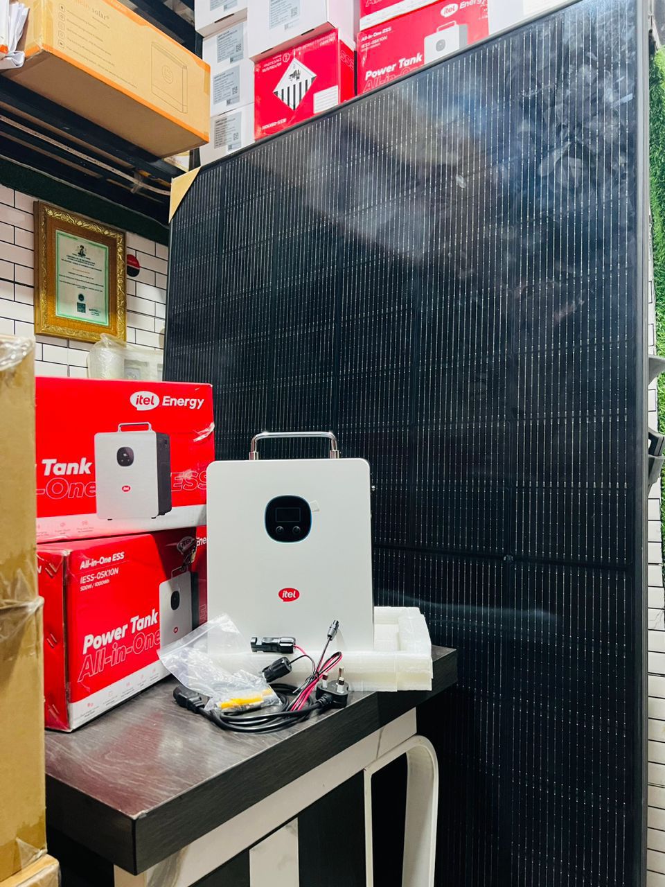 51bd12a4-2a7f-4edb-ba9e-2e097537fa48 itel power tank 1000watts hour +500w mono. solar panel - Image 1